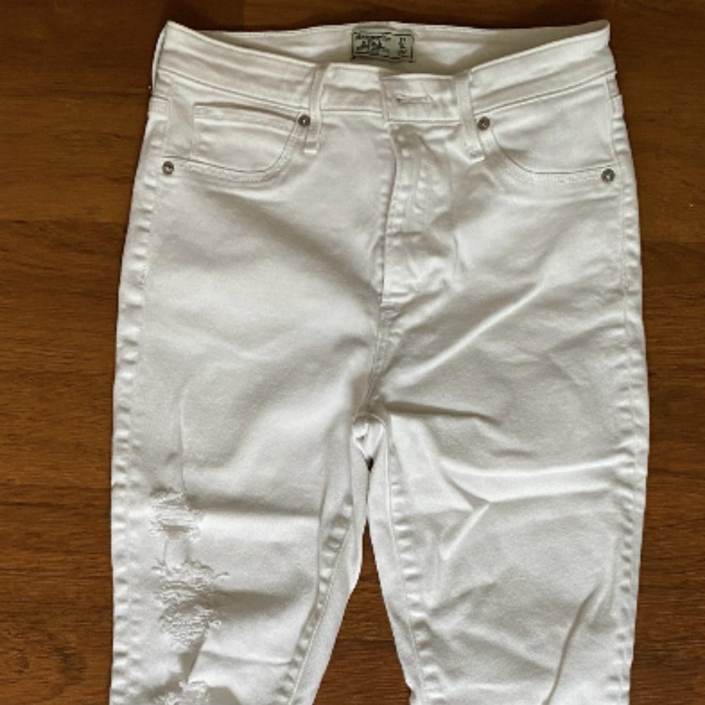 ABERCROMBIE AND FITCH SIMONE HIGH RISE ANKLE JEAN